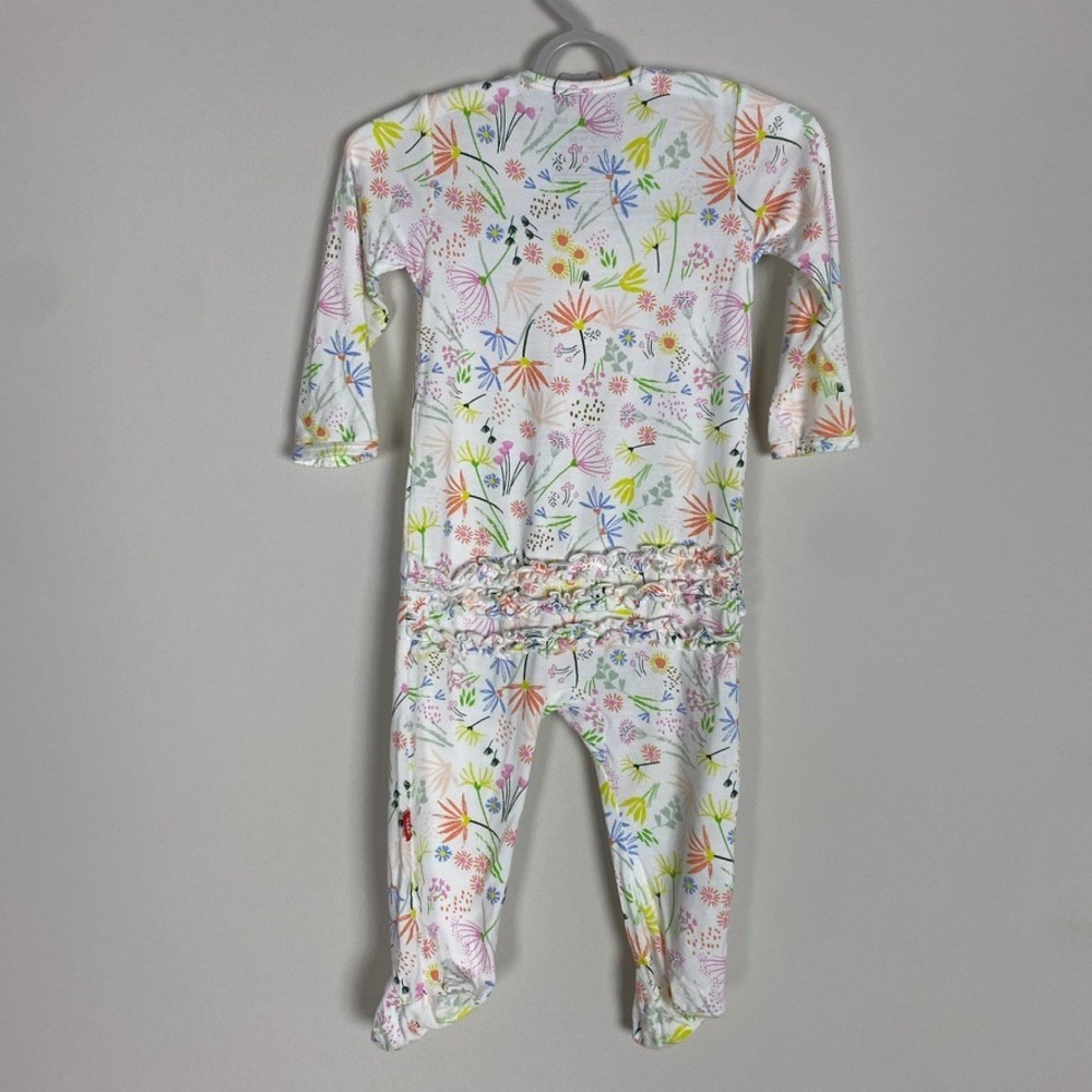Magnetic Me Wildflower Ruffle Footie Sleeper Kids 3-6M White Floral Magnetic - Picture 3 of 6